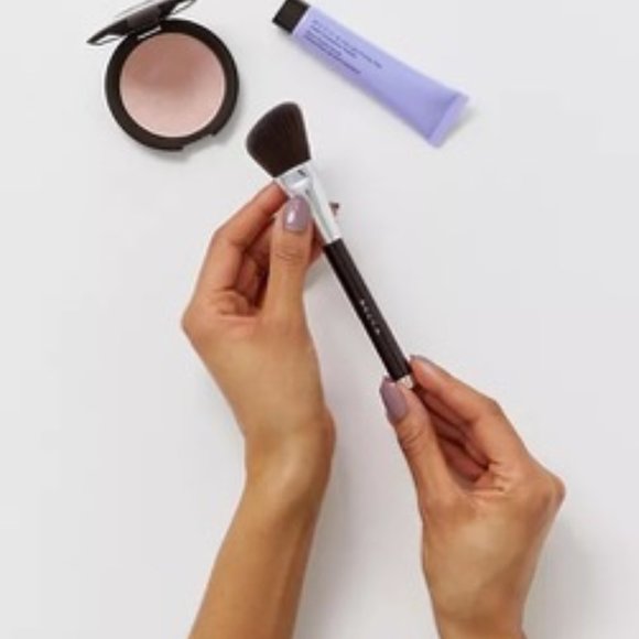 Angled Highlighter Brush by Becca for Women - Picture 2 of 2